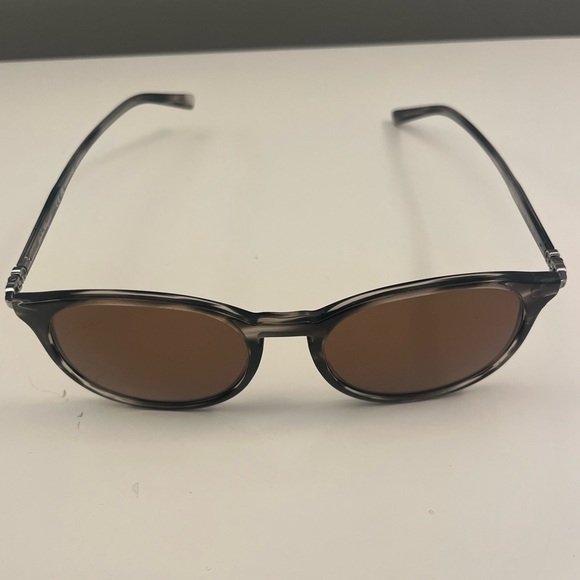 Salvatore Ferragamo SF911S Sunglasses - Picture 4 of 11